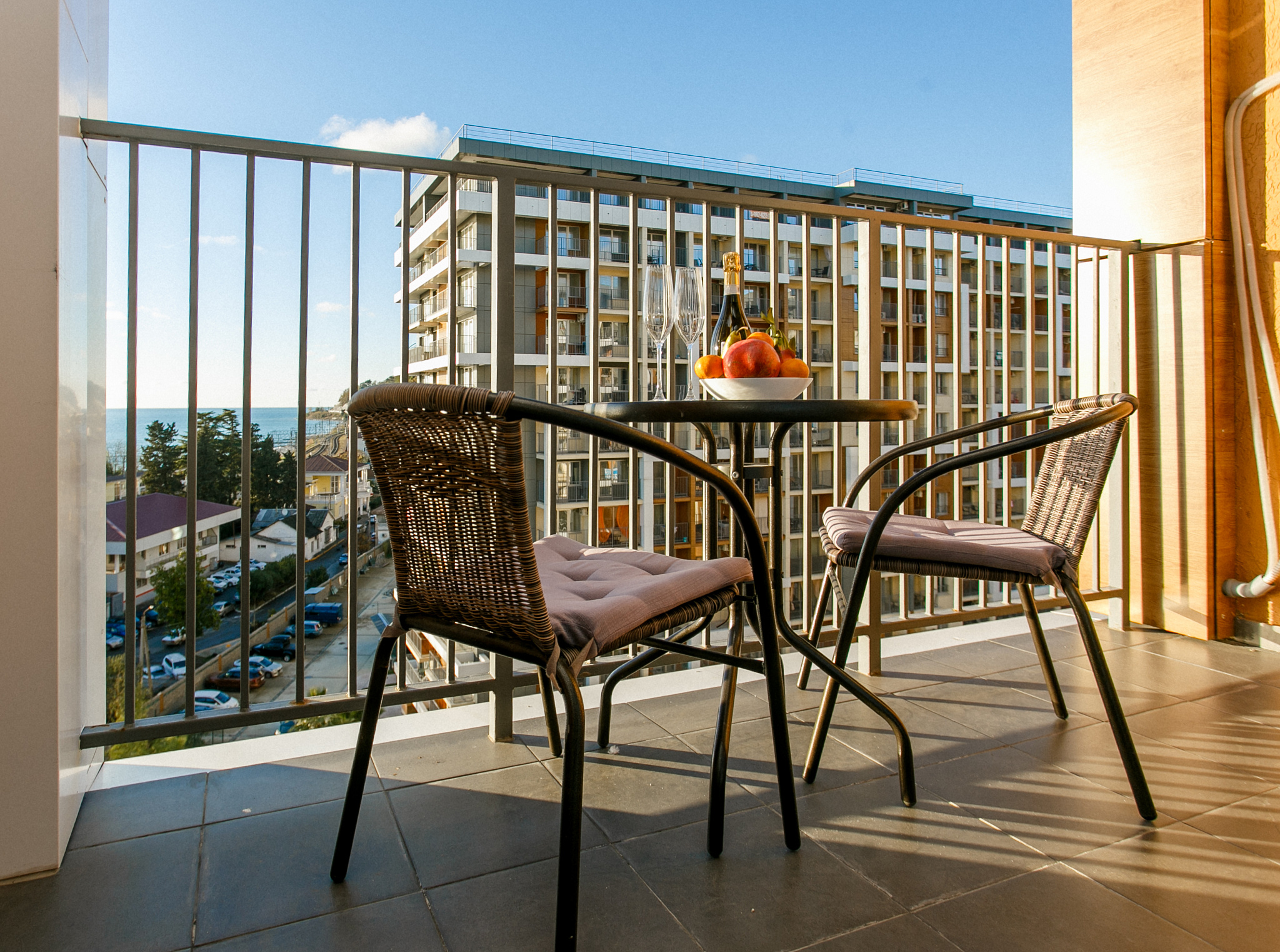 . Светлая студия с видом на морской закат. Дагомыс