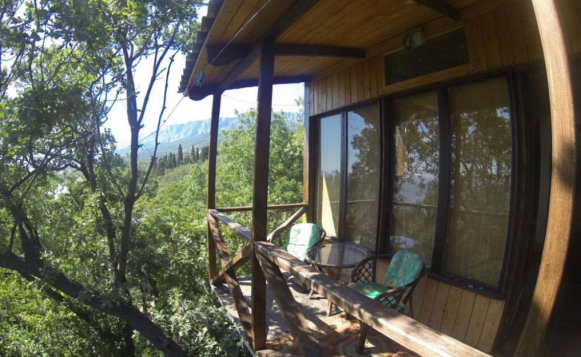 Номер «На дубах». Гостевой дом ПОНИЗОВКА. Понизовка