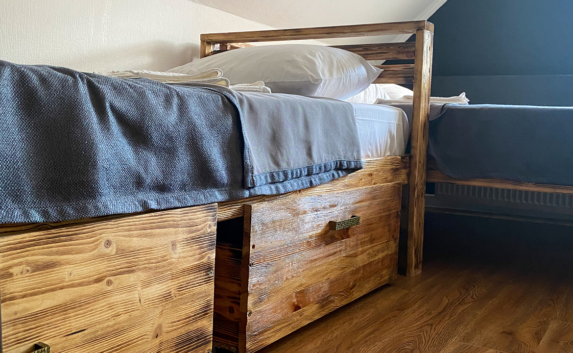 Трехместная комната на третьем этаже 6. Гостевой дом GreenWall. Анапа