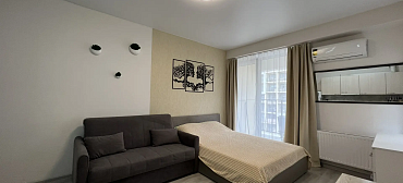 Квартира в многоквартирном доме Уютная студия у моря с панорамными окнами