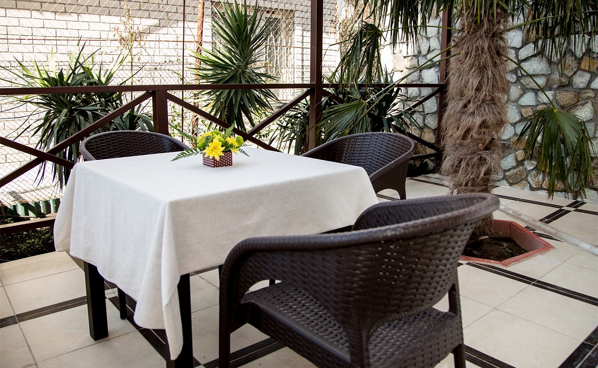 Семейный стандарт с террасой и видом на море. Гостевой комплекс "Чижик Пыжик". Никита