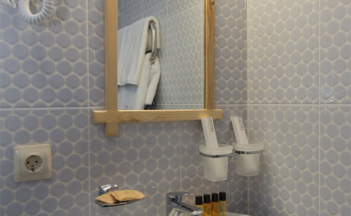 Стандарт двухместный с видом на море и горы Two Twin. Гостевой комплекс "Чижик Пыжик". Никита