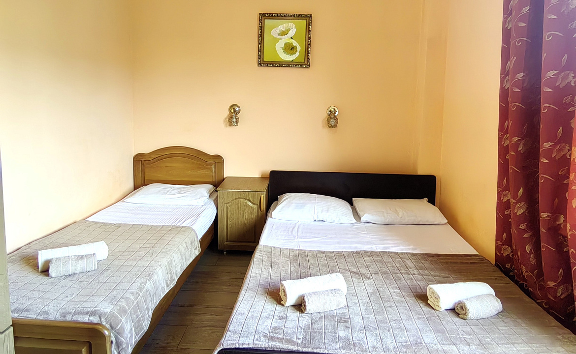 Трехместный номер «Комфорт». Гостевой дом "Цитрус". Лазаревское