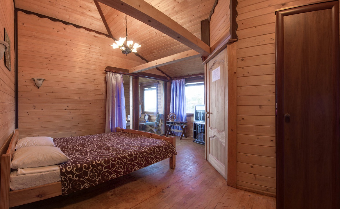 Люкс в срубе №4. Отель "Кучук-Ламбат". Бондаренково