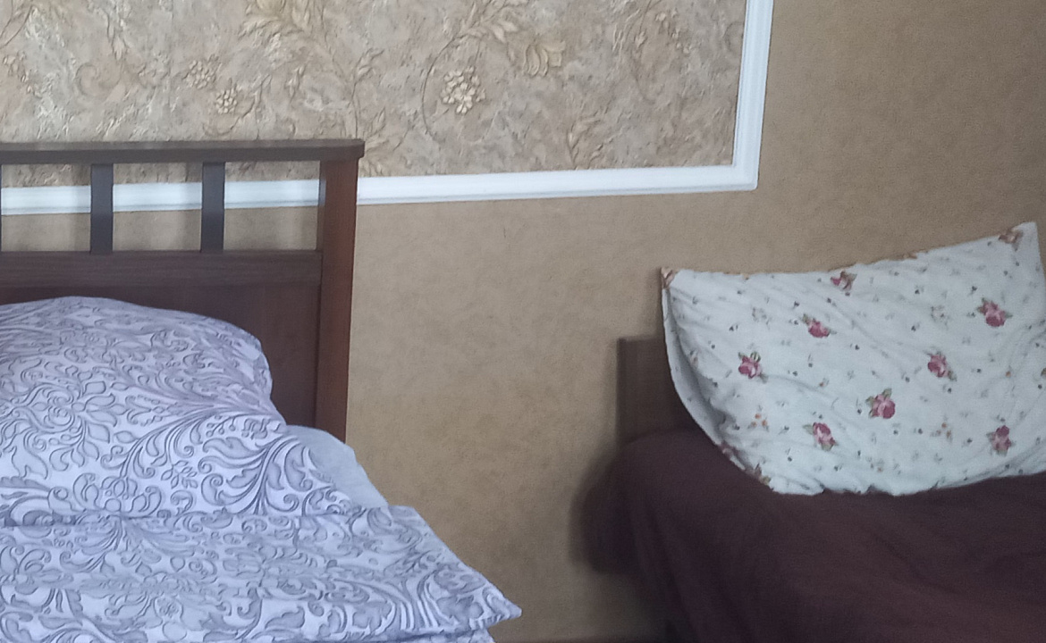 трех местный с раздельными кроватками. Гостевой дом В гостях у Заура. Сухум