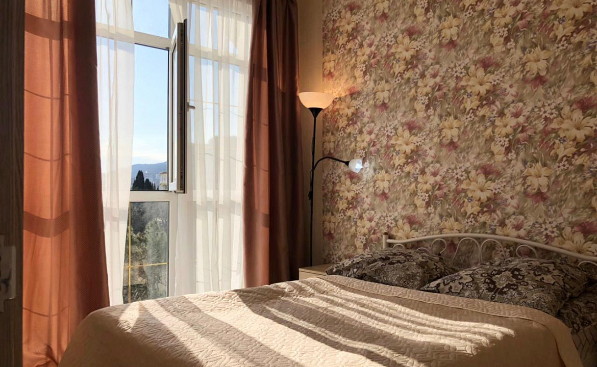 Семейный номер с кухней и видом на море и горы Ай-Петри. Отель Апарт отель "Дуэт". Ялта