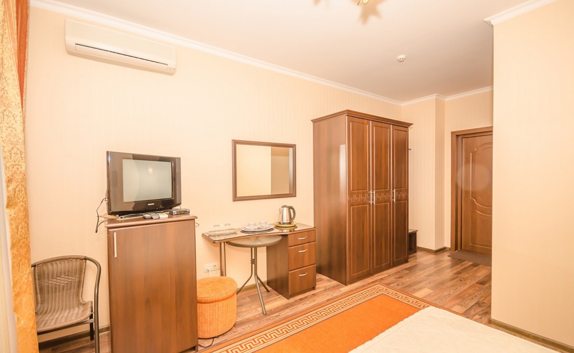 «Люкс без балкона». Отель Вилла Сосновый бор. Гаспра