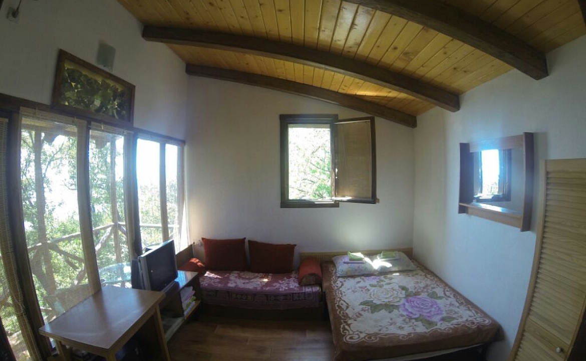 Номер «На дубах». Гостевой дом ПОНИЗОВКА. Понизовка