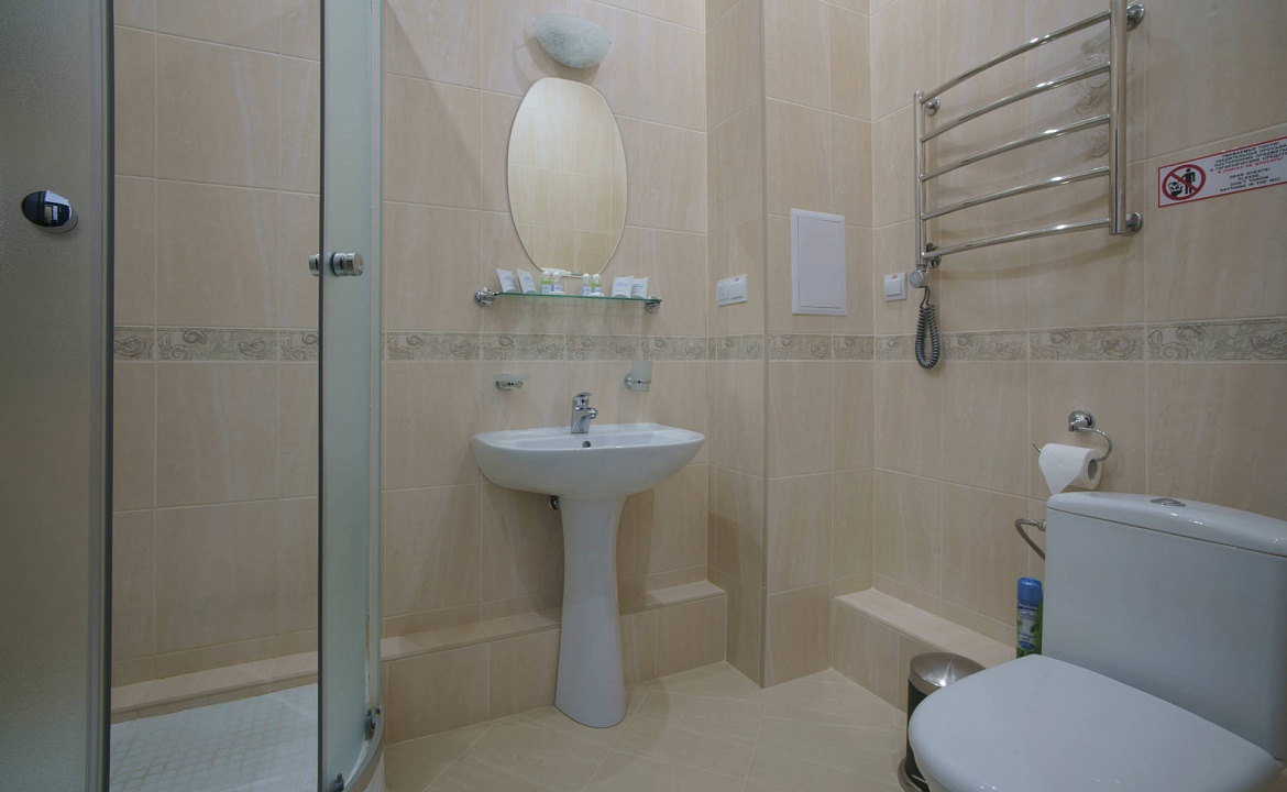 Номер Комфорт с 1 двуспальной кроватью или 2 односпальными кроватями. Отель "Вилла Голубой залив". Симеиз