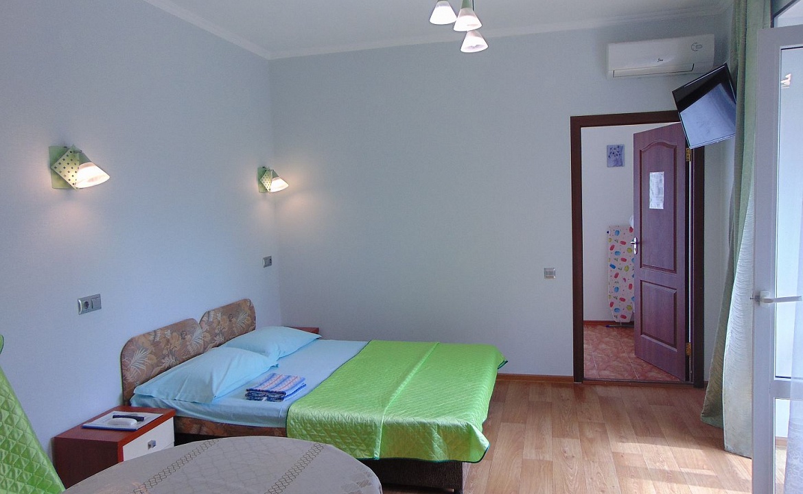 Трехместный номер-студия 