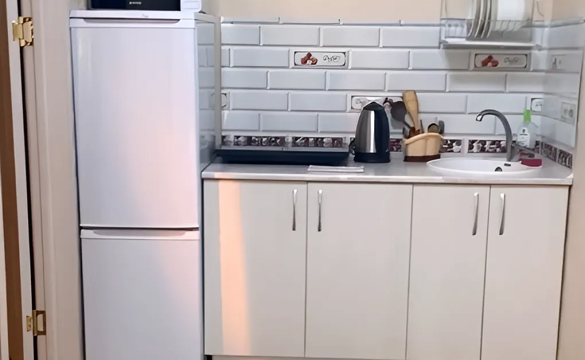   Апартаменты на 4-х человек с собственным двориком. Гостевой дом "МЕЛИС". Дивноморское