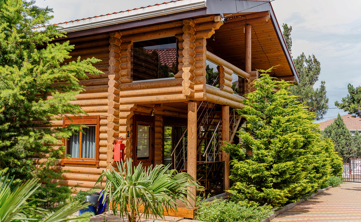 Семейный номер в срубе. Курортный гостиничный комплекс “Можжевеловый Парк”. Кабардинка