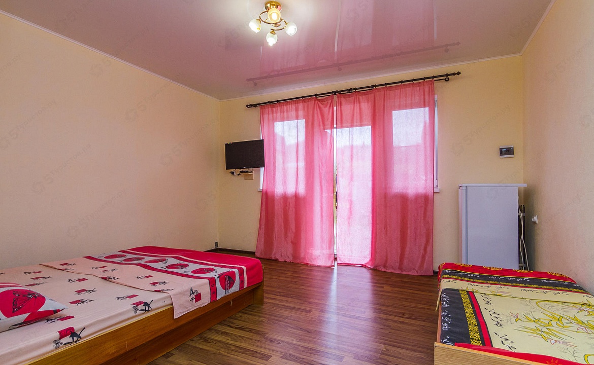 3-х местный номер Стандарт. Гостевой дом "Бриз" - Небуг. Небуг