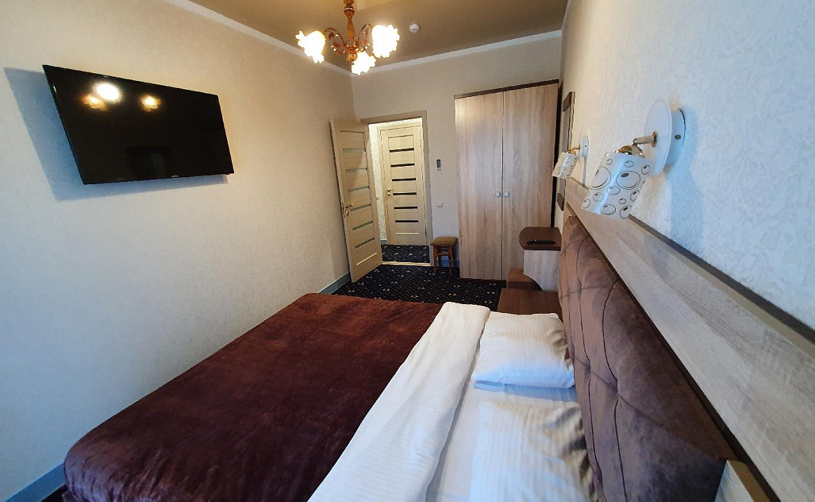 Люкс двухкомнатный . Гостиница  № 56 Семейный **. Симферополь