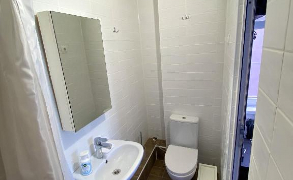 Трехместная комната на втором этаже 2. Гостевой дом GreenWall. Анапа