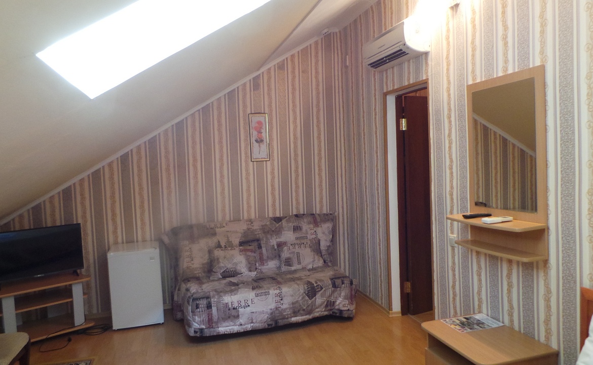 2-местный мансард 3 этаж. Отель «Гавань». Ейск