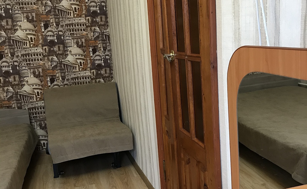 Апартаменты . Гостевой дом Алмаз . Ейск