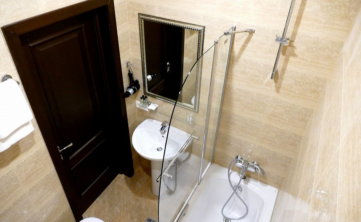 Люкс - Двухместный двухкомнатный . Отель «Абаата». Гагра