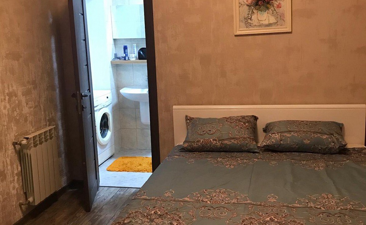 Двухкомнатные апартаменты. Квартира в многоквартирном доме Апартаменты "Кедр". Ялта