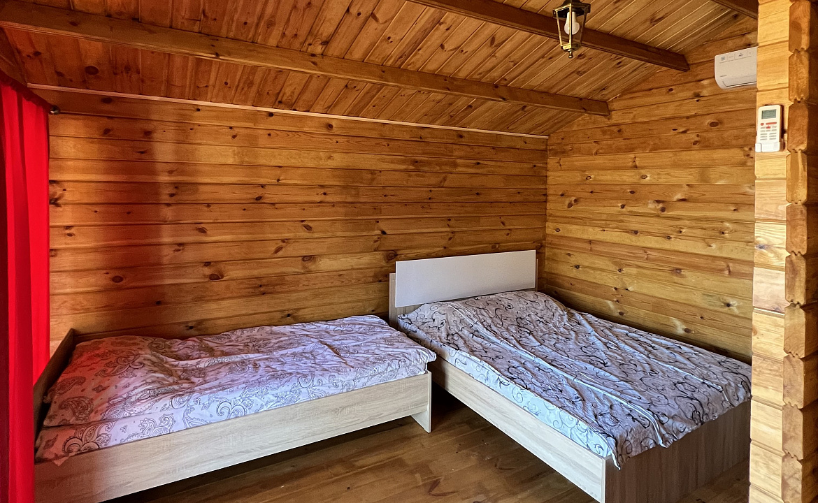 Дом на берегу моря. База отдыха Сосновый бор. Сухум