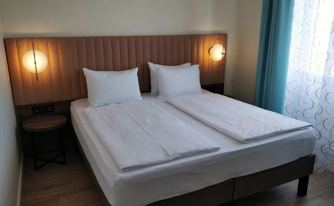 Стандартный с 2 кроватями. Отель Капитан Морей. Анапа