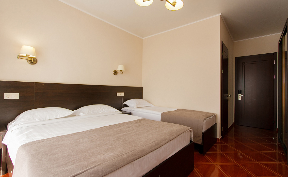 «Стандарт» трехместный с балконом. Отель «Имера». Витязево