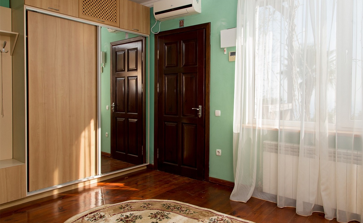 Апартаменты семейные с видом на море. Гостевой комплекс "Чижик Пыжик". Никита