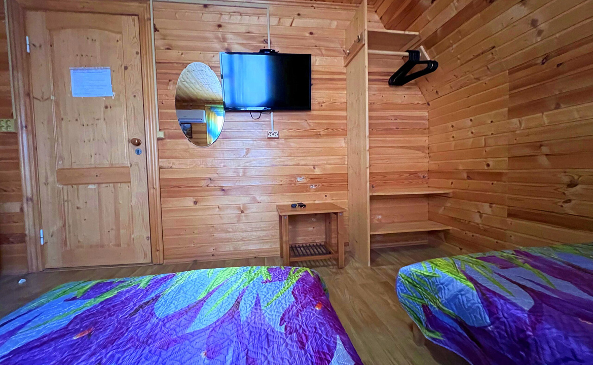 Трехместный номер «ЭКОНОМ». Гостевой комплекс «Солнышно». Кабардинка