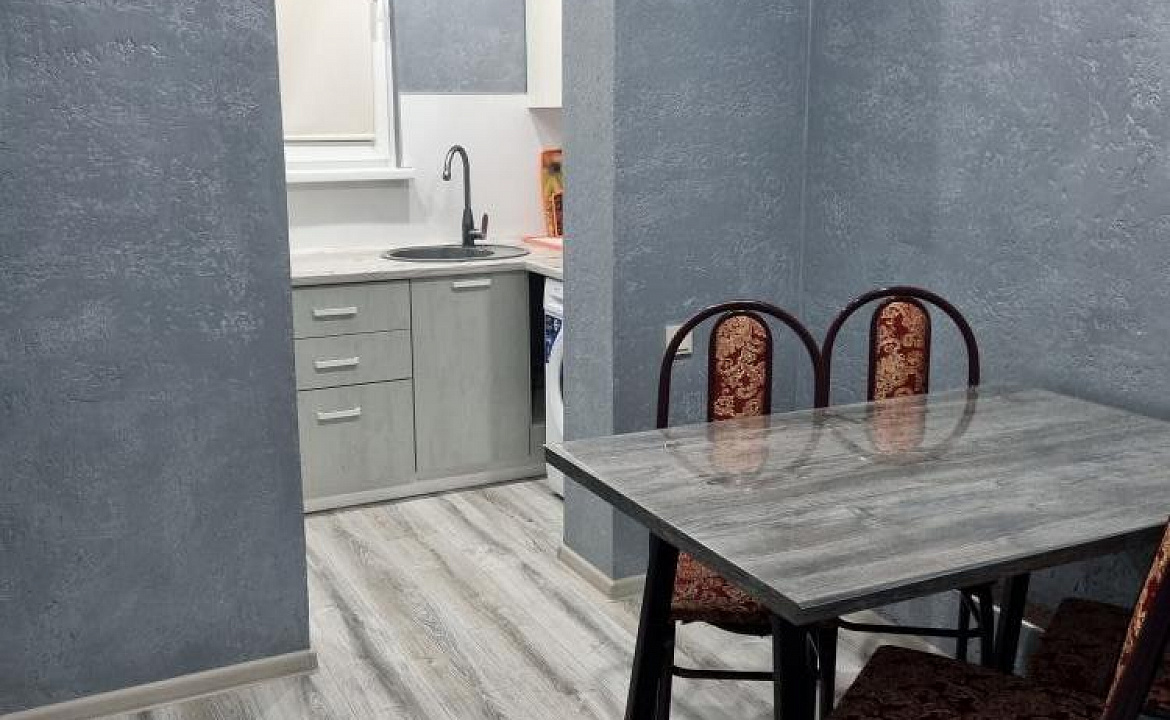 2х комнатная квартира . Квартира в многоквартирном доме Агрба 35 кв 84. Квартиры в Пицунде