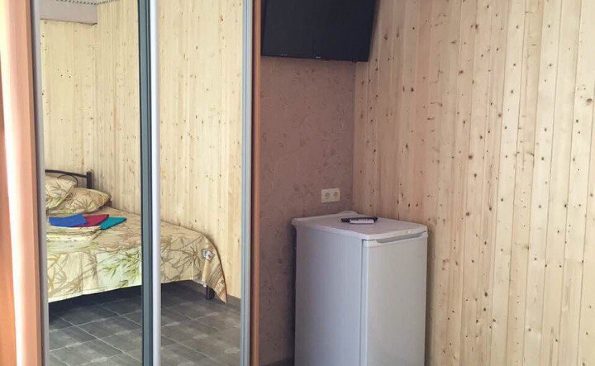 3-x местный номер с отдельным входом и своим маленьким двориком. Вилла Bellavista. Орджоникидзе