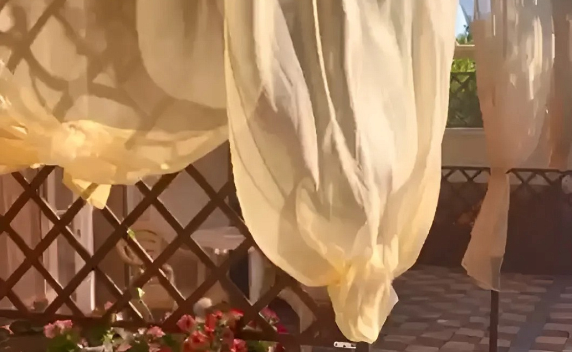   Апартаменты на 4-х человек с собственным двориком. Гостевой дом "МЕЛИС". Дивноморское