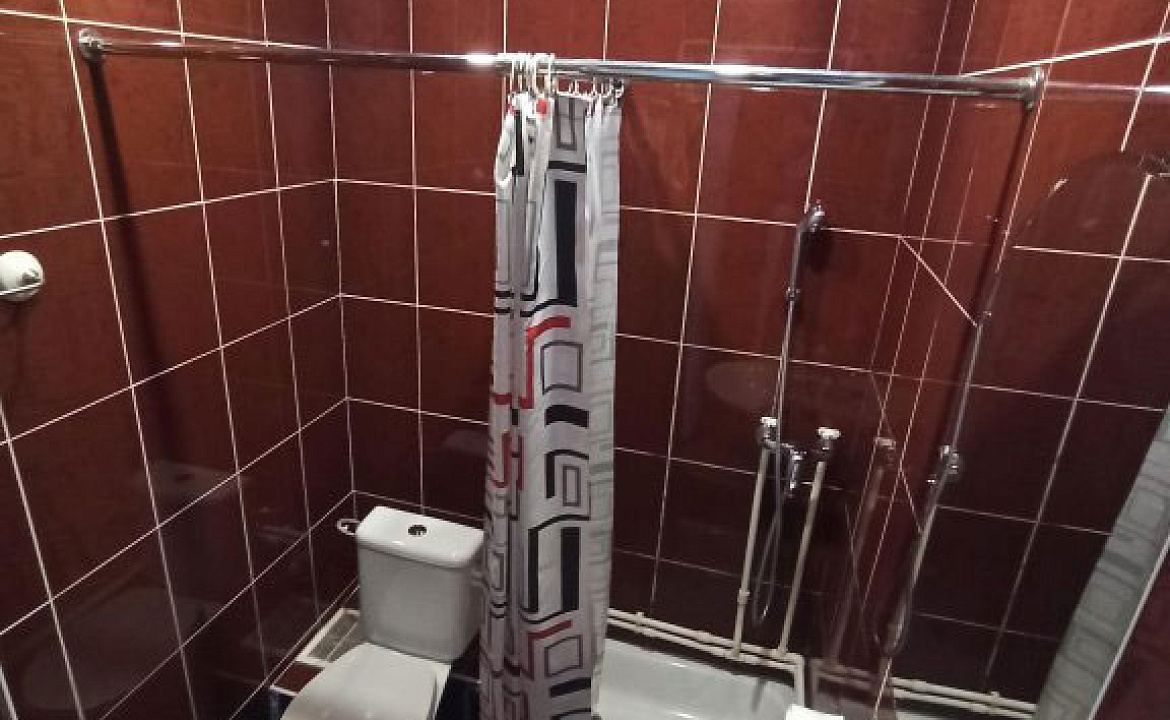 4-х местный номер «Улучшеный» с двуспальной, односпальной кроватями, креслом-кроватью. Отель «Эра». Анапа