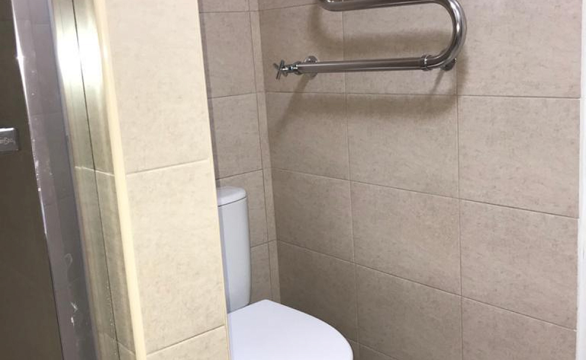 Четырёхместный номер стандарт с балконом. Гостевой дом Белые скалы. Лазаревское