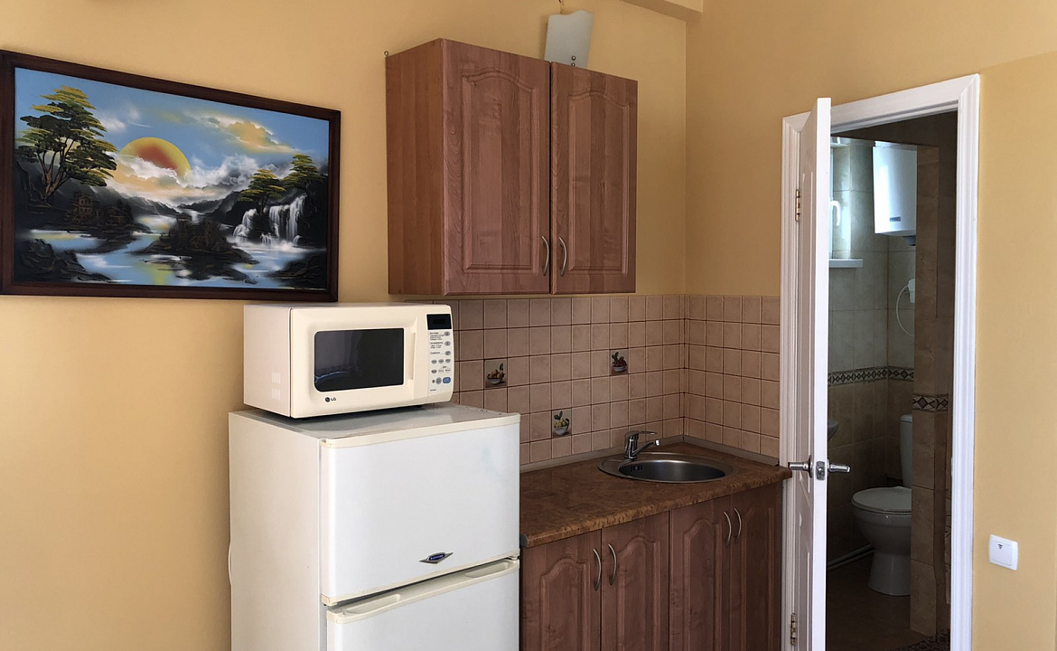 Четырехместный с мини-кухней и балконом. Гостевой дом АнНи. Гаспра