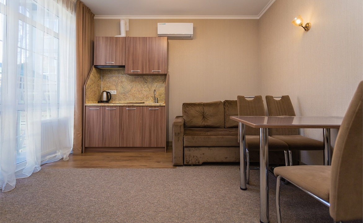 Апартаменты с балконом. Апартаменты "Гости". Красная Поляна