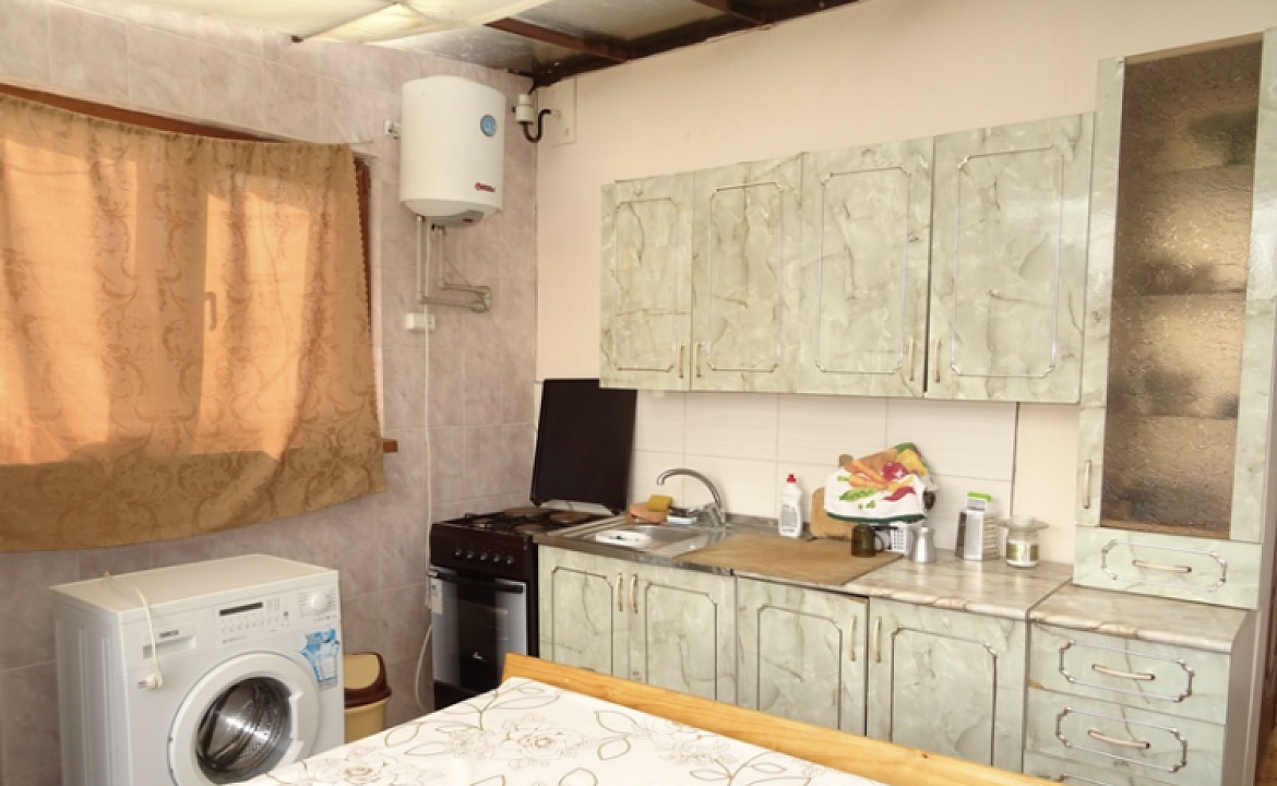 Трёхместный . Частный сектор Гостевой дом «Соломон». Сухум