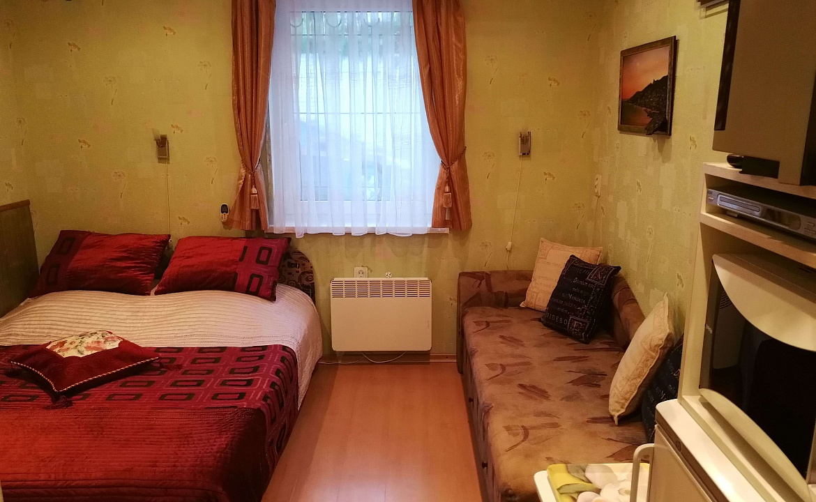 Зеленый. Гостевой дом ОАЗИС. Ялта