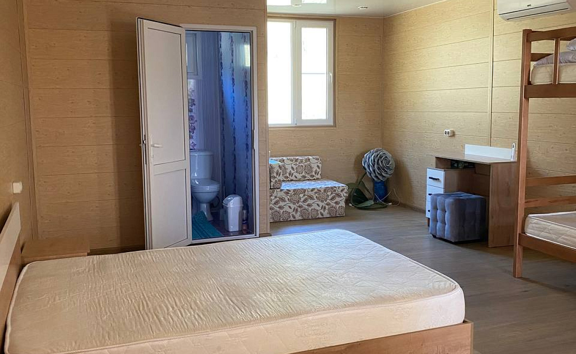 Семейный четырехместный плюс дополнительные места. Гостевой дом Домик у моря. Якорная Щель