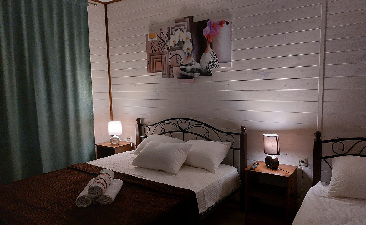 Комфорт с видом на сад. Гостевой дом ЛЕТО. Пицунда