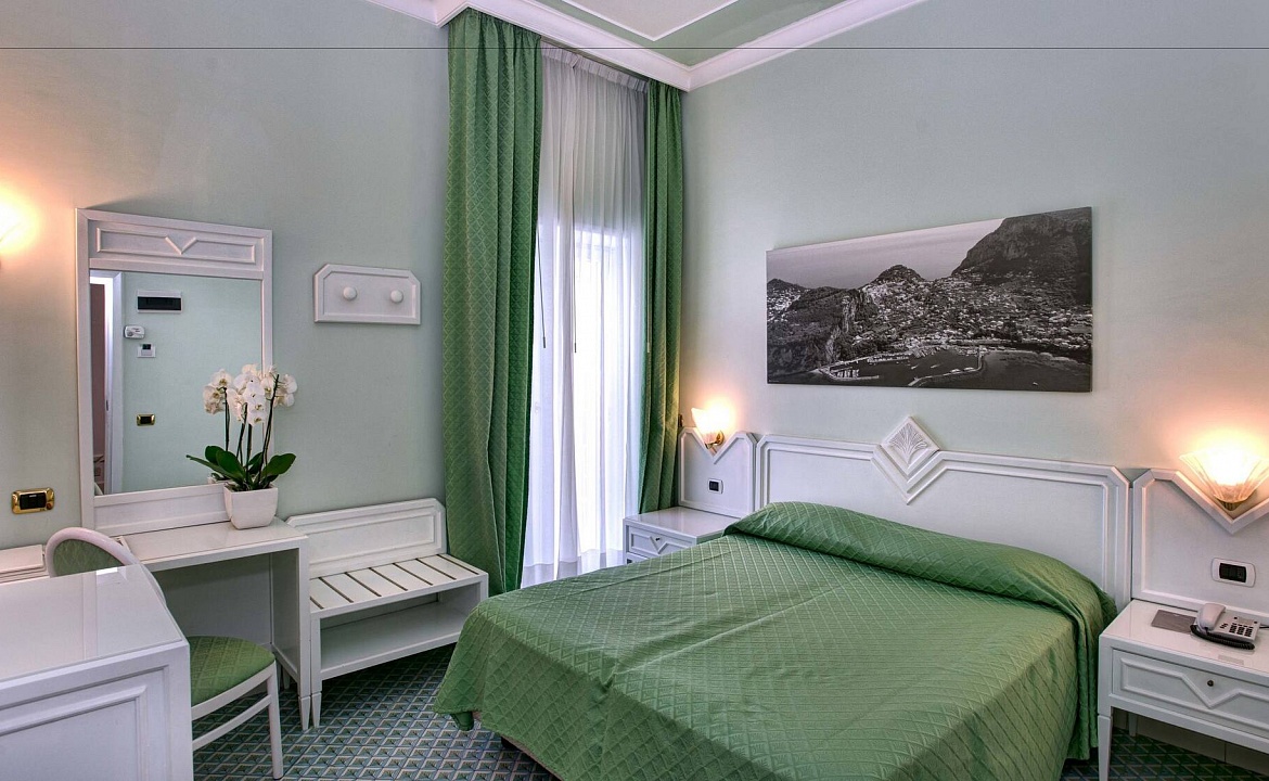 «Семейный» (мансарда 4 этаж, без балкона). Отель «RIVIERA GRAND HOTEL». Лермонтово