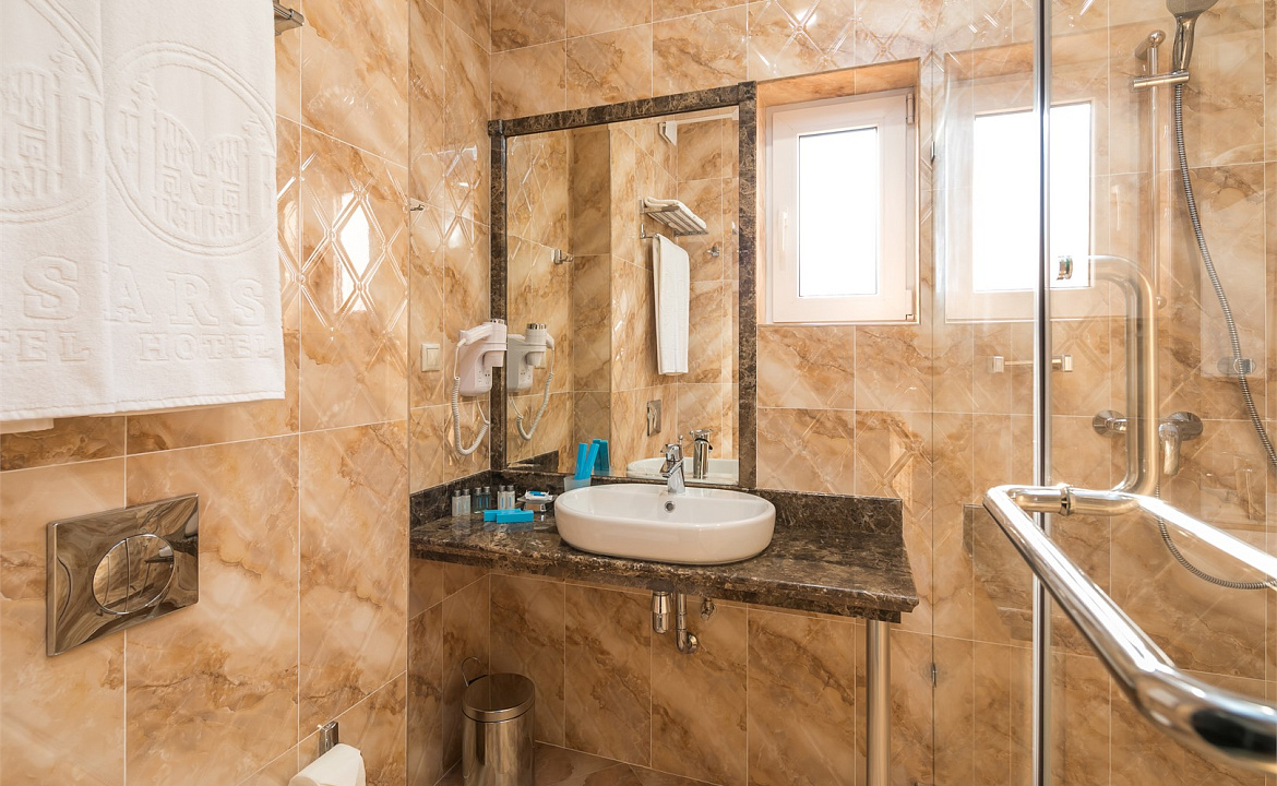 Номер первой категории с балконом. Отель "Marsel". Геленджик