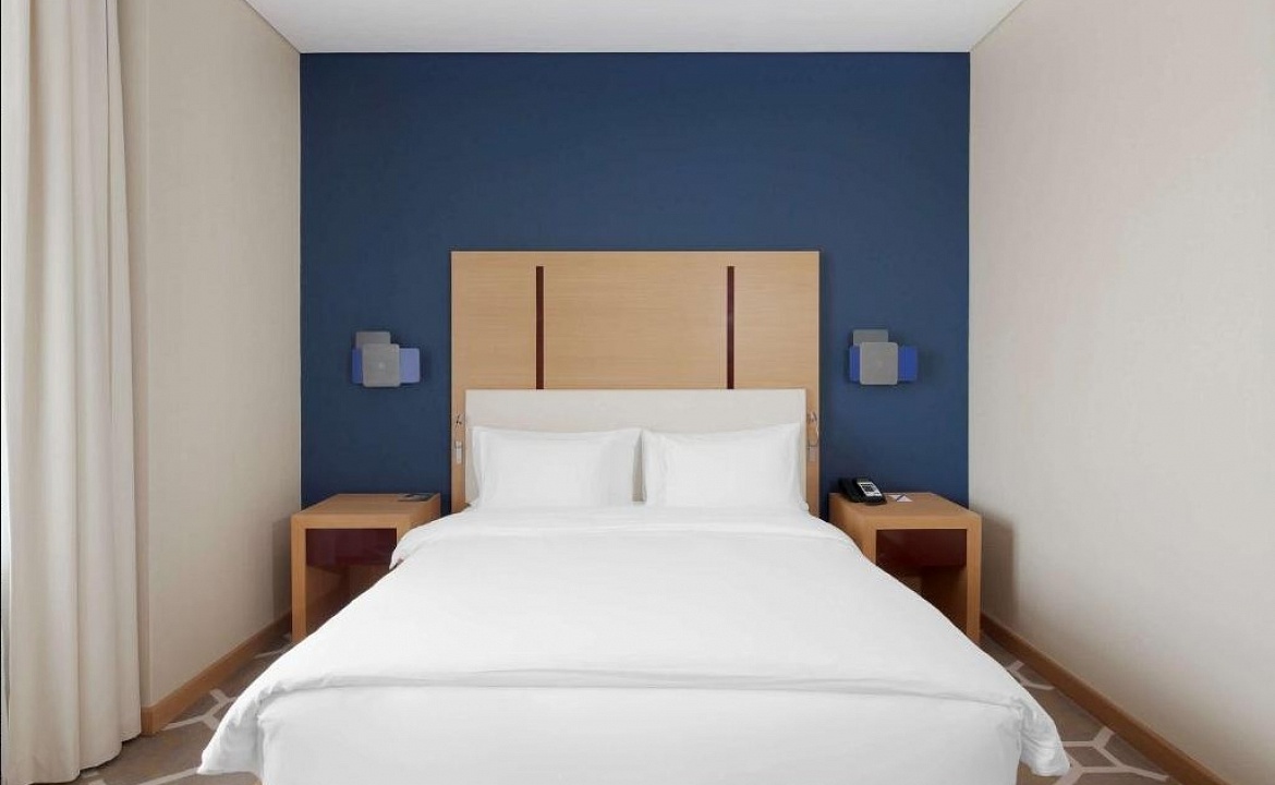 Улучшенный двухместный номер с 1 кроватью. Курортный отель Novotel Resort Krasnaya Polyana Sochi. Красная Поляна