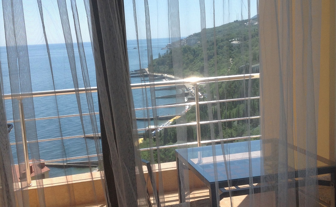 Полулюкс для двоих с видом на море. Квартира в многоквартирном доме Аппартаменты «Премьера». Чайка