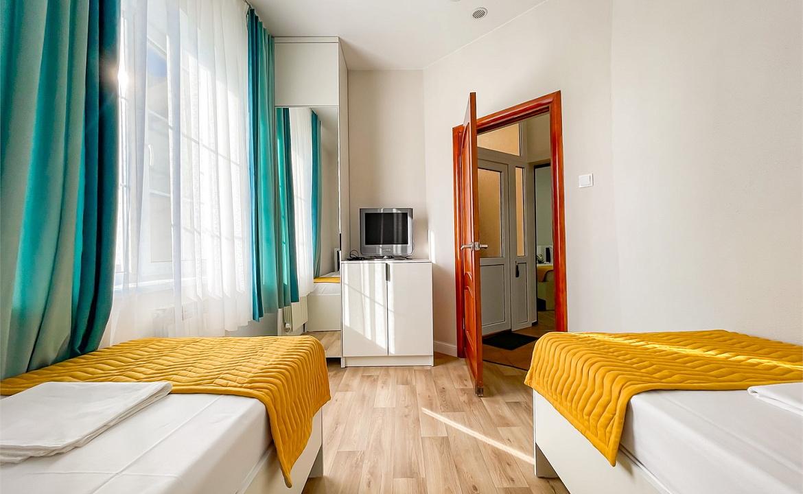 4-хместный 3-хкомнатный семейный номер. Отель Автор. Анапа