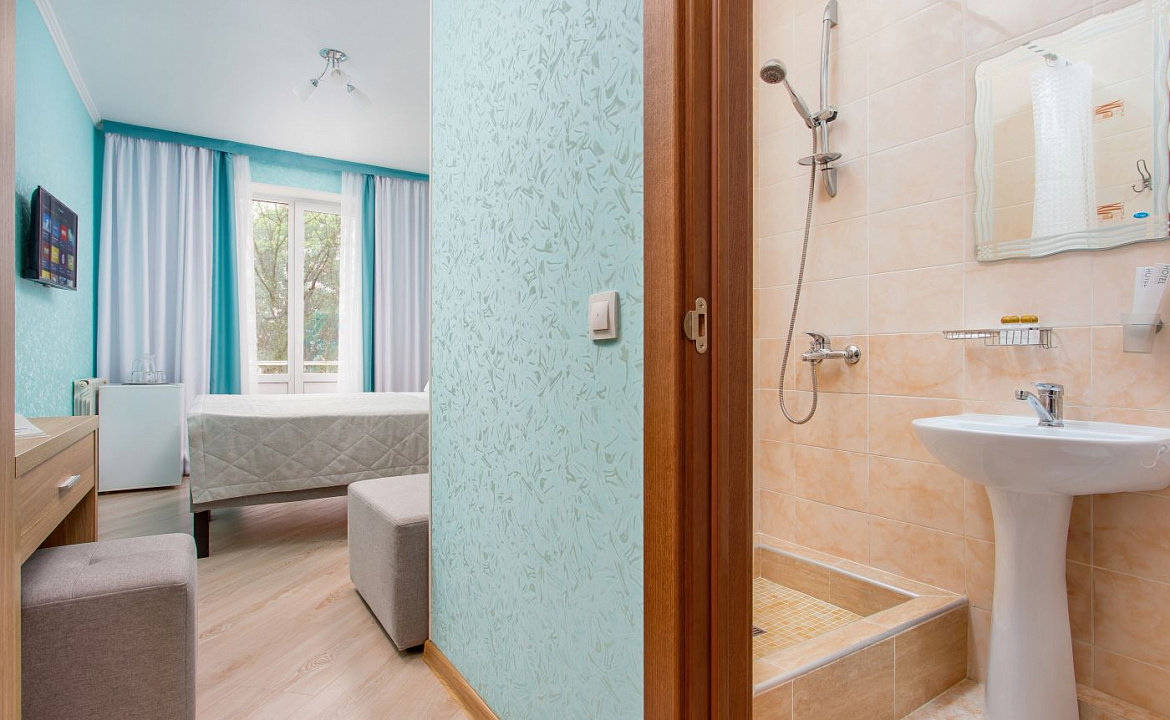 Стандарт с балконом. Гостиница "Бэлль" . Анапа