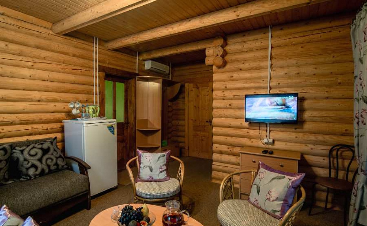 Коттедж-сруб двухкомнатный. Пансионат "Береговой". Малый Маяк