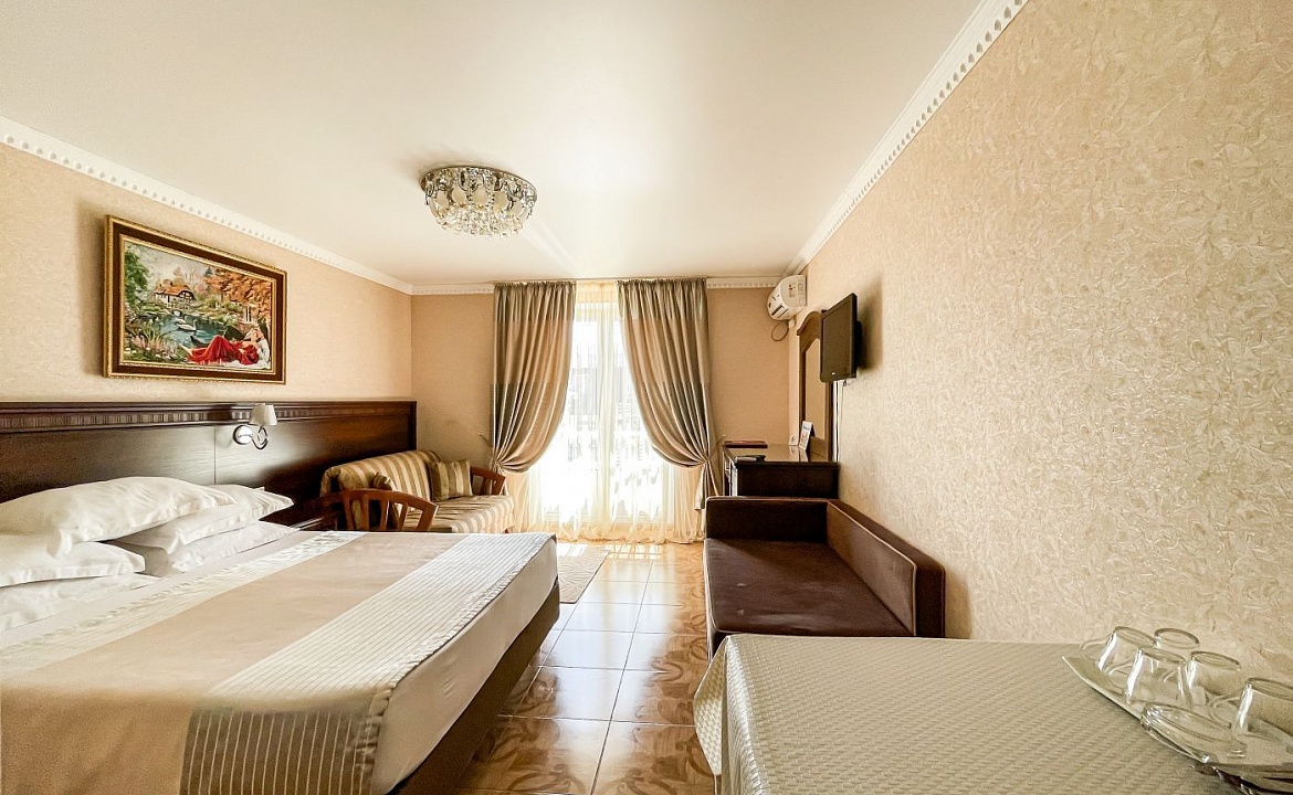 Полулюкс 5-ти местный (с балконом). Anzhelina Family Hotel. Витязево