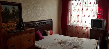 Квартира в многоквартирном доме Посуточно 3-комн квартира в Крыму г. Алуште