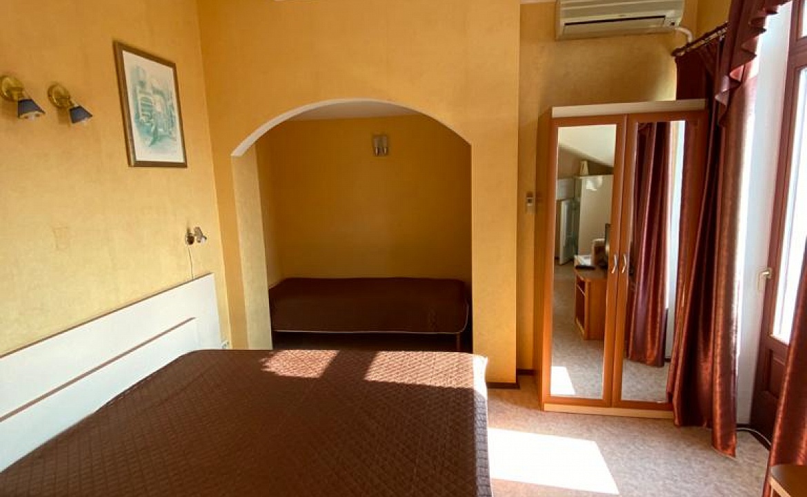 Полулюкс 4х местный. Вилла "Ренессанс". Кореиз