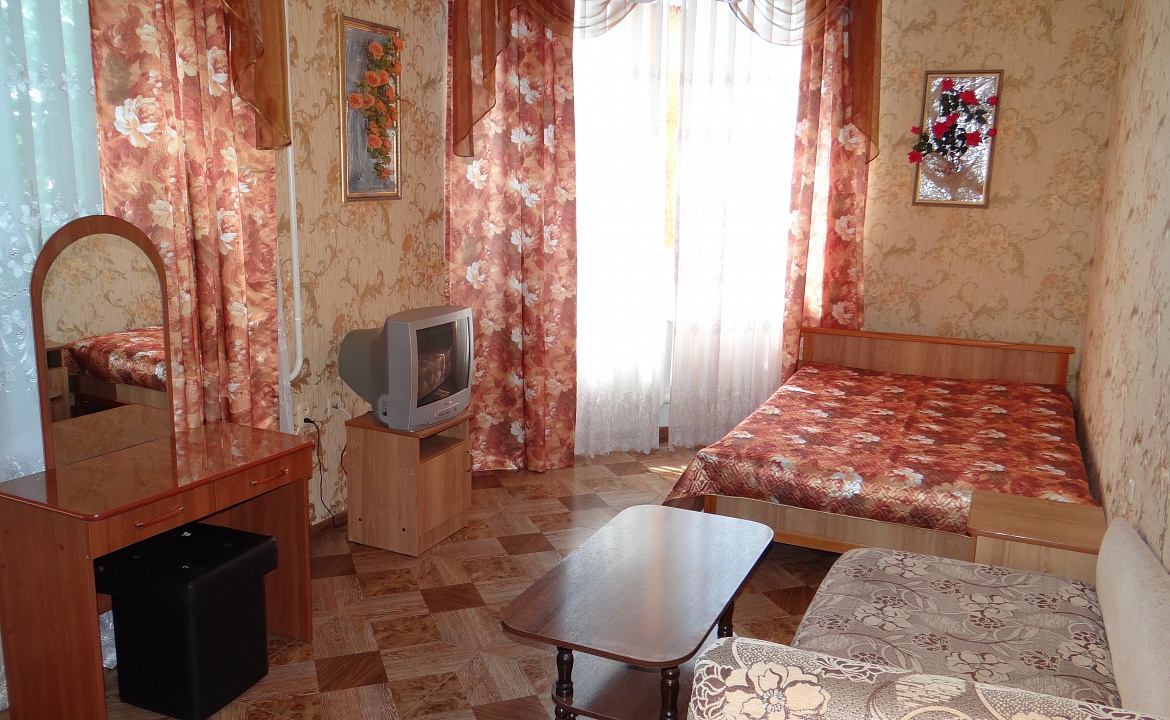 Трехместный номер класса стандарт со всеми удобствами. Гостевой дом "Ника" - Анапа. Анапа